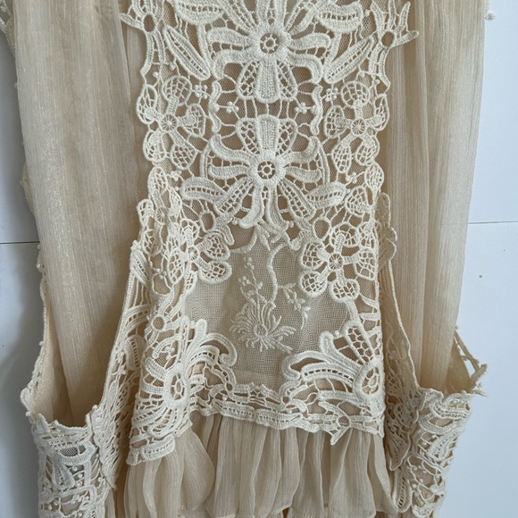 Nice lace vest by Ryu size M
Vest has inner lining on front with a tie - Picture 8 of 14